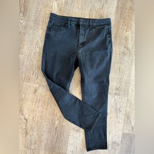 Uniqlo black jeans 32
